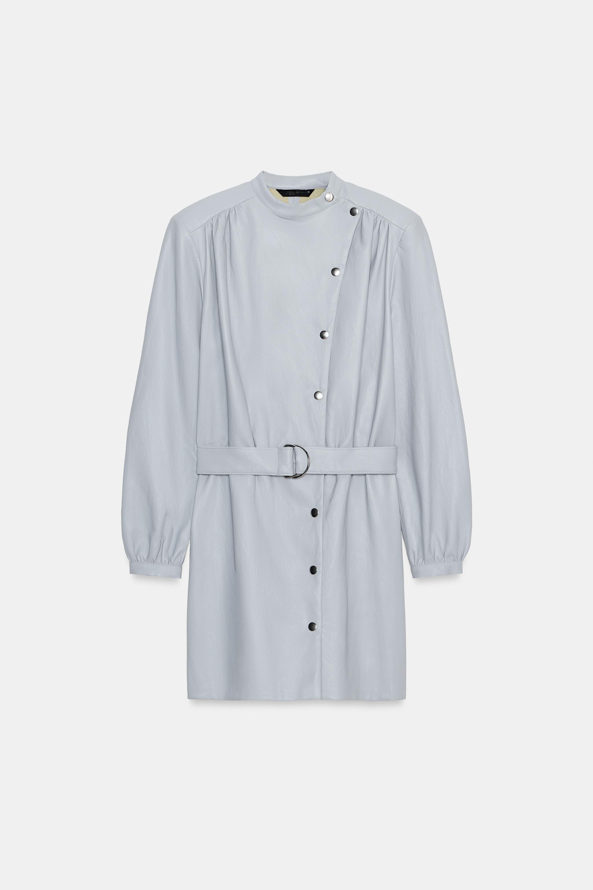 ROBE COURTE MATIÈRE SYNTHÉTIQUE AVEC CEINTURE